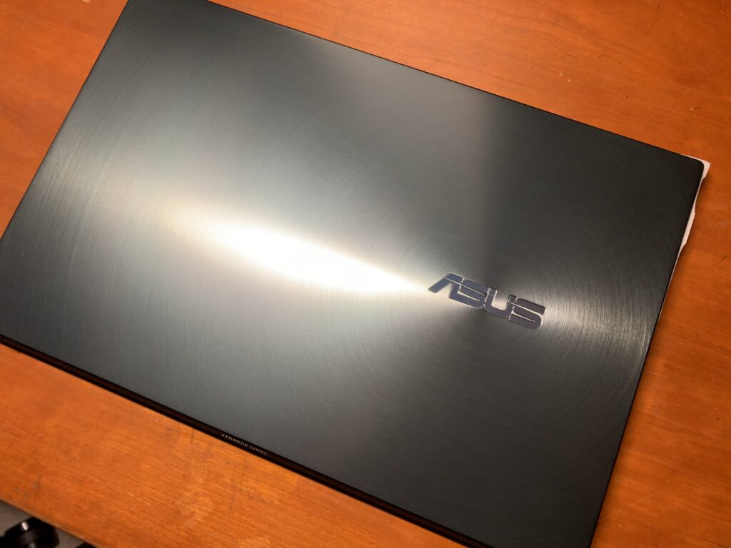 ASUS 薄型 軽量 ノートパソコンZenBook 14